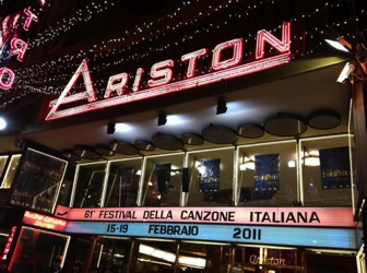 Fuori dall'Ariston.jpg